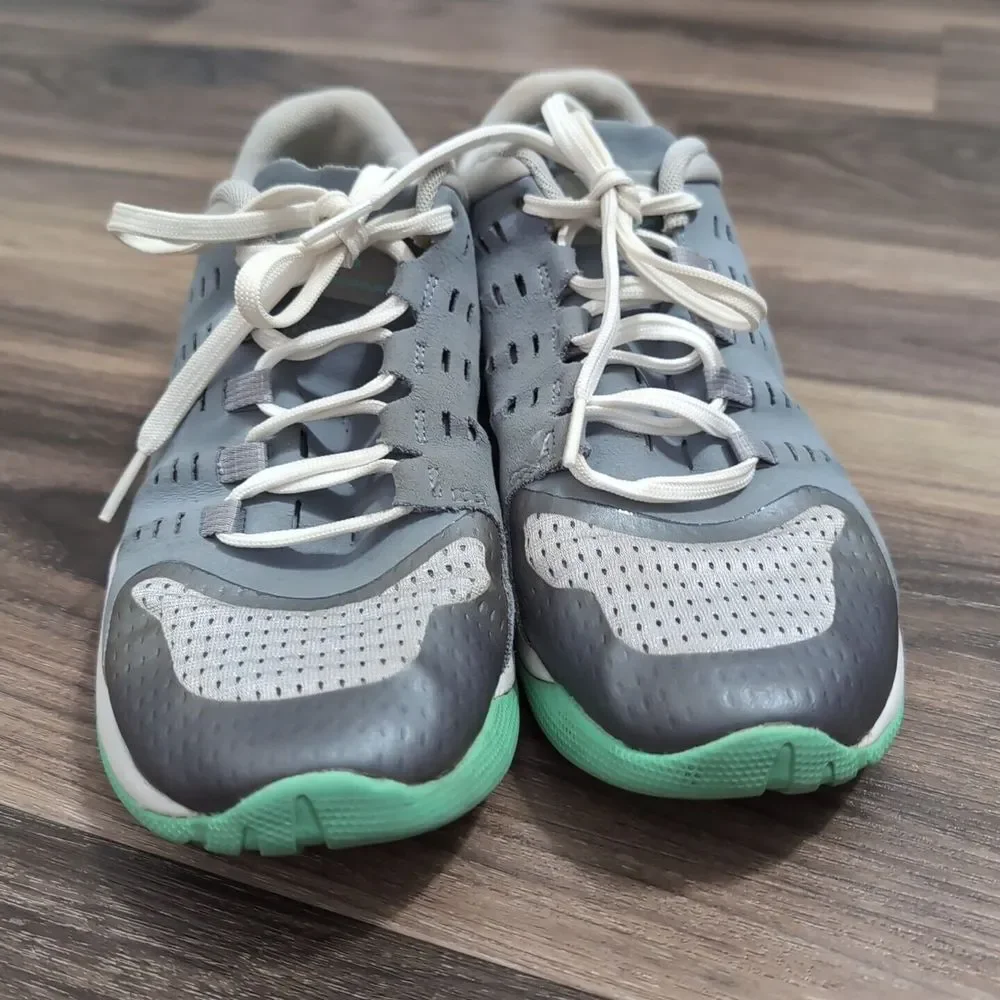 Under Armour Charged Women's 8 Running Shoes‎ White Green And Gray